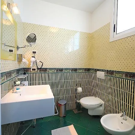 波焦代格力农家乐 * 迪亚诺马里纳